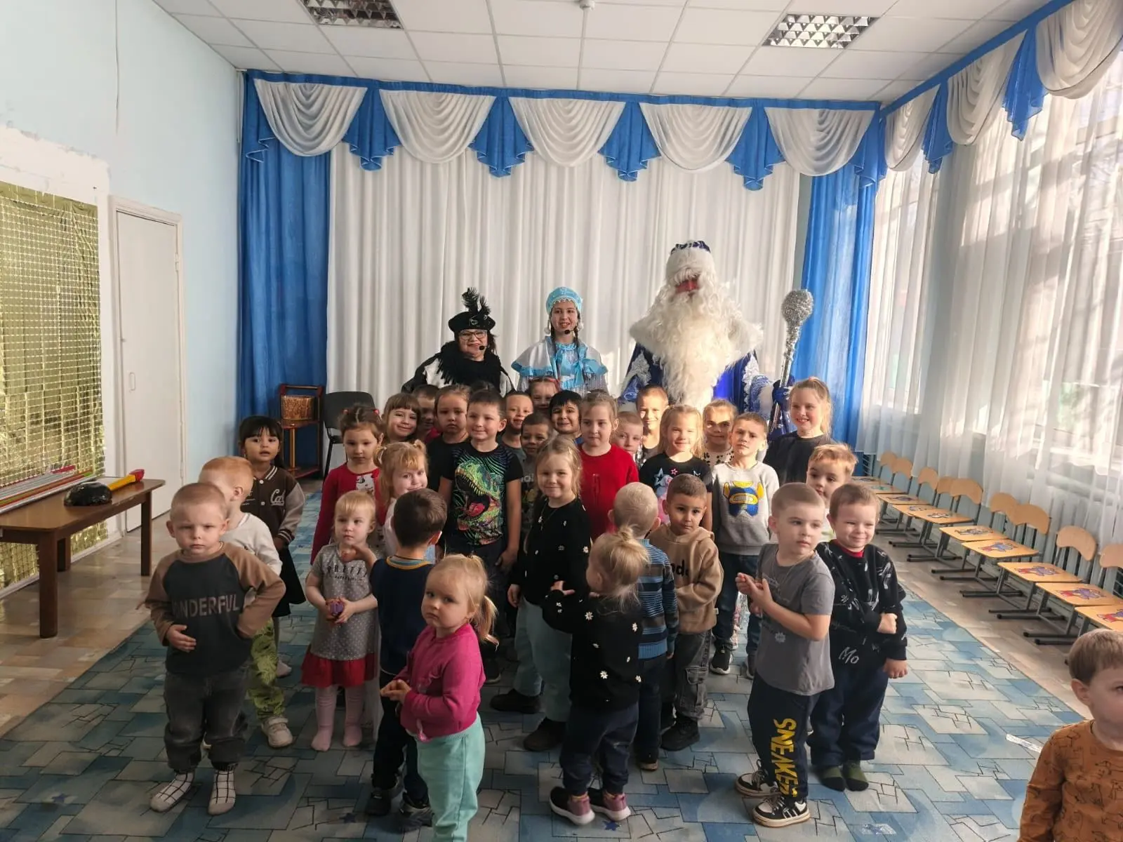 Сегодня в наш детский сад приходил именник Дедушка Мороз. Ребята с нетерпением ждали сказочного волш