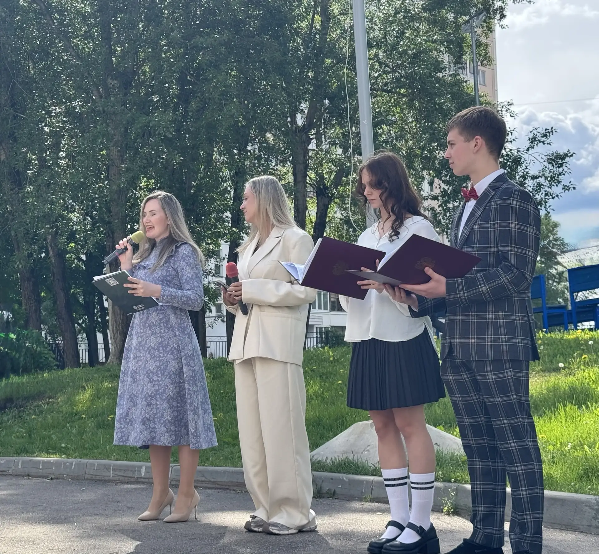 🎓✨Последний звонок — начало большого пути!  Сегодня в нашей школе для выпускников 11 класса состояла