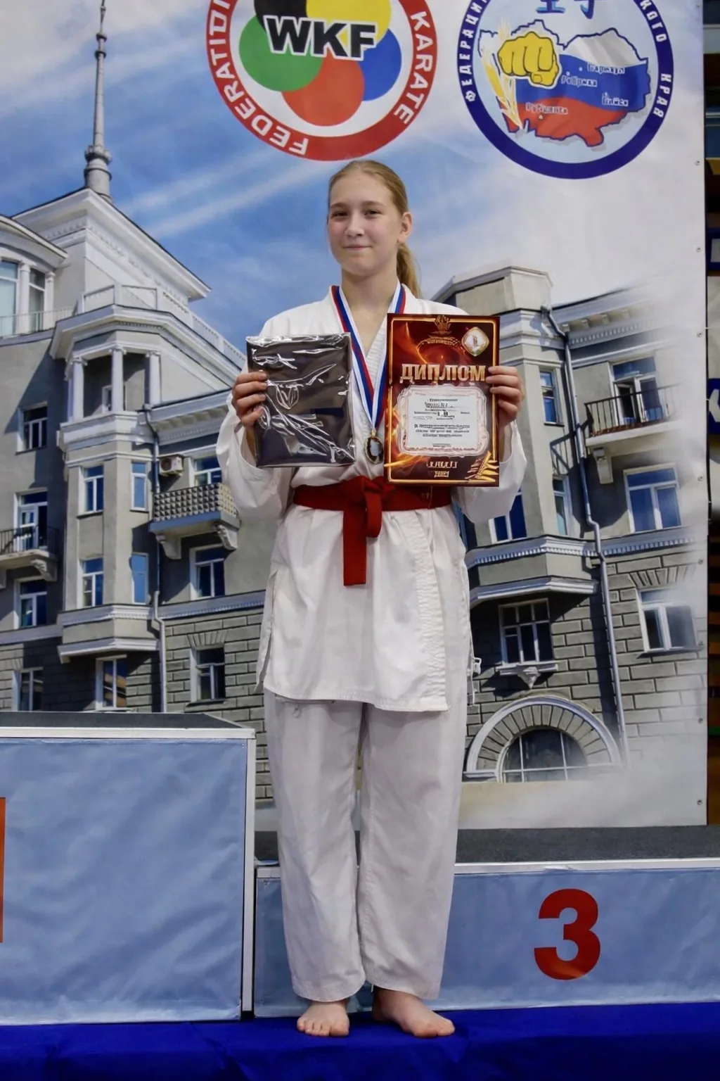 9«Б» в рубрике «Наши таланты» ✋🏻✨  Войтенко Изабелла 🙋🏼‍♀️  🥋Является каратисткой основного состава 