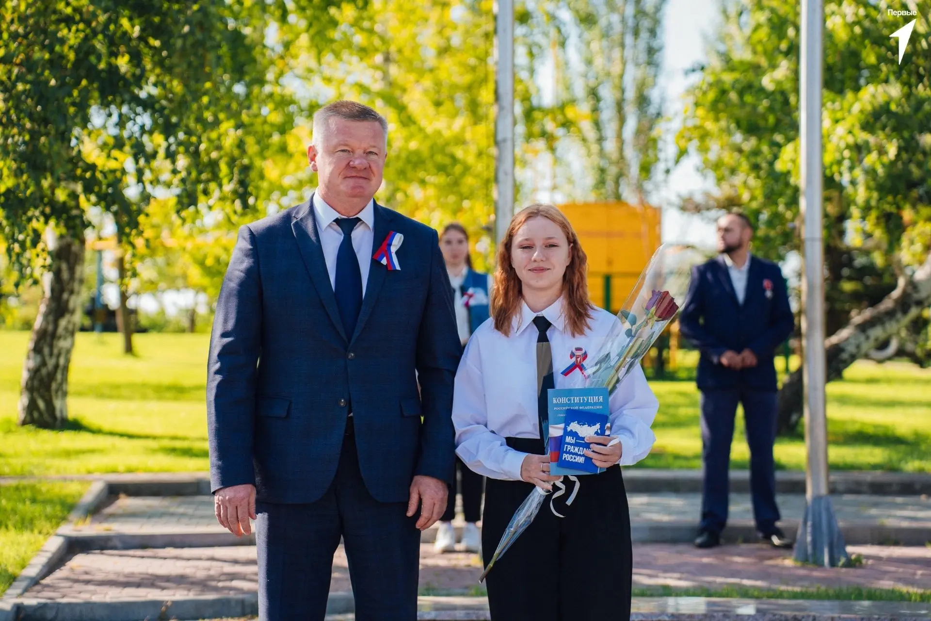 🇷🇺 Одной из лучших школьниц области — первый паспорт в День Государственного флага!