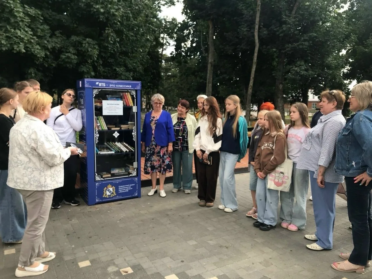 В Фатеже появилась новая площадка для любителей чтения — зона свободного обмена книгами...