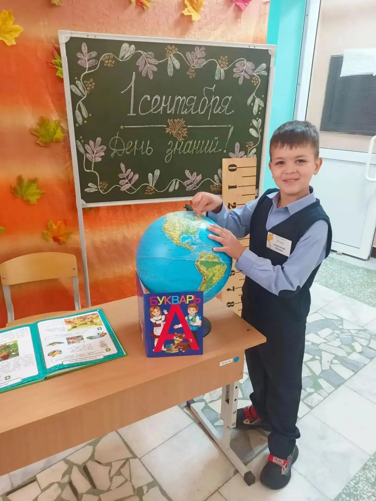 Есть в году различные праздники,