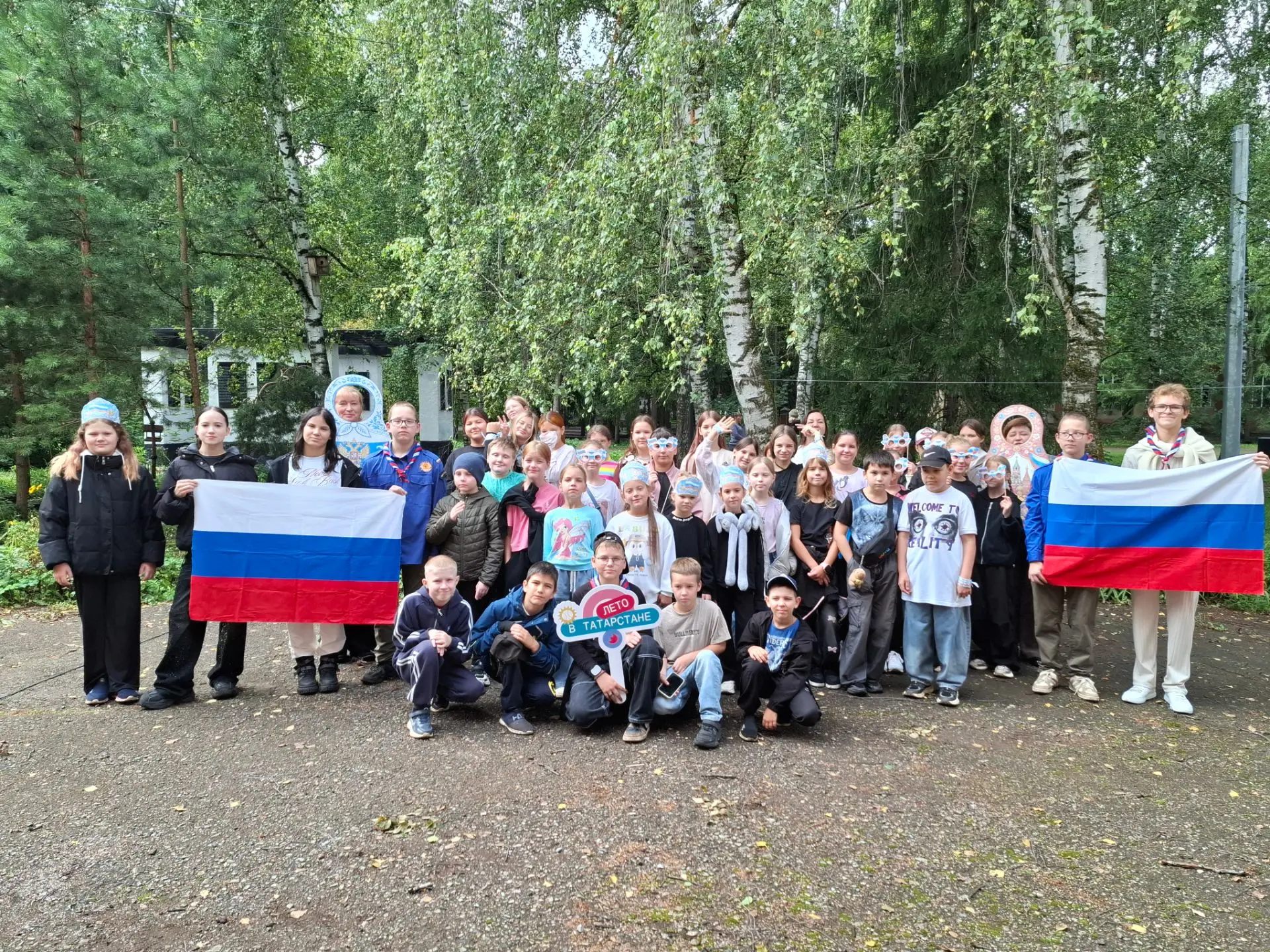 В преддверье Дня Государственного флага Российской Федерации в парке Дворца школьников ...