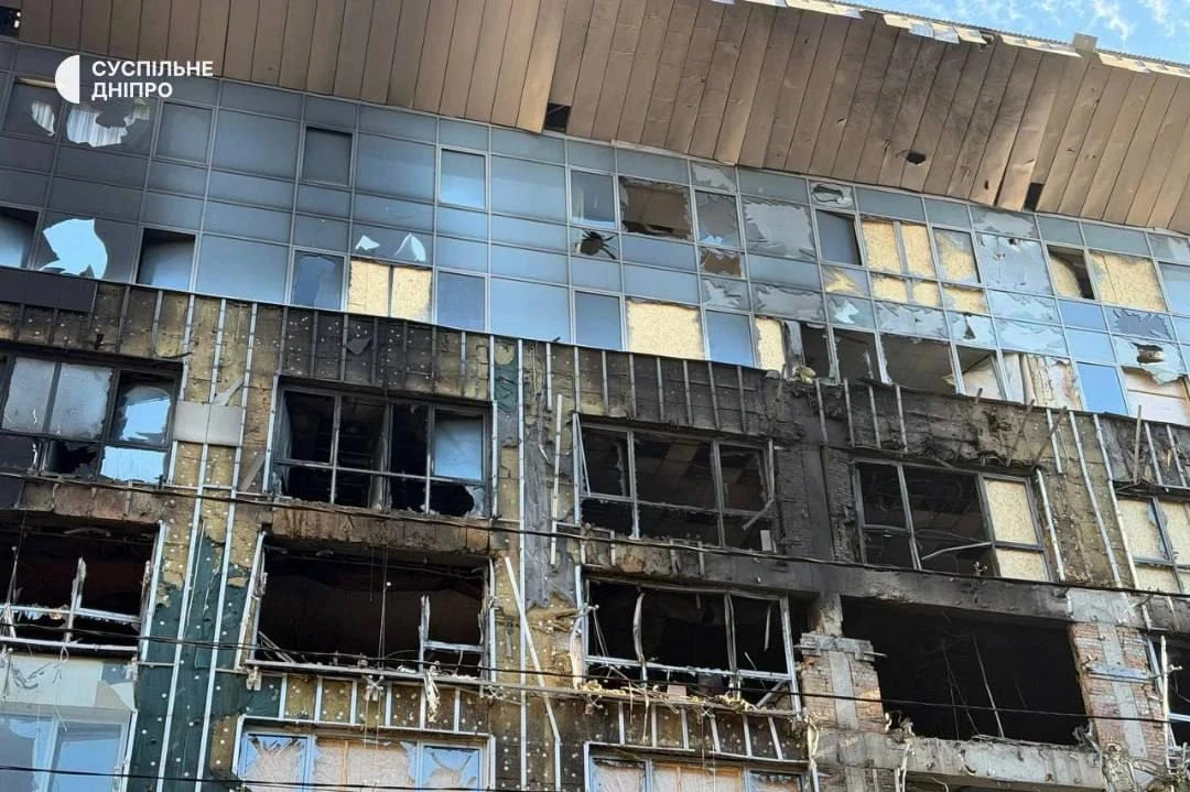 🇺🇦🔥Взгляд на здание днём. Нанесен второй за неделю удар по бизнес-центру на Мечников...