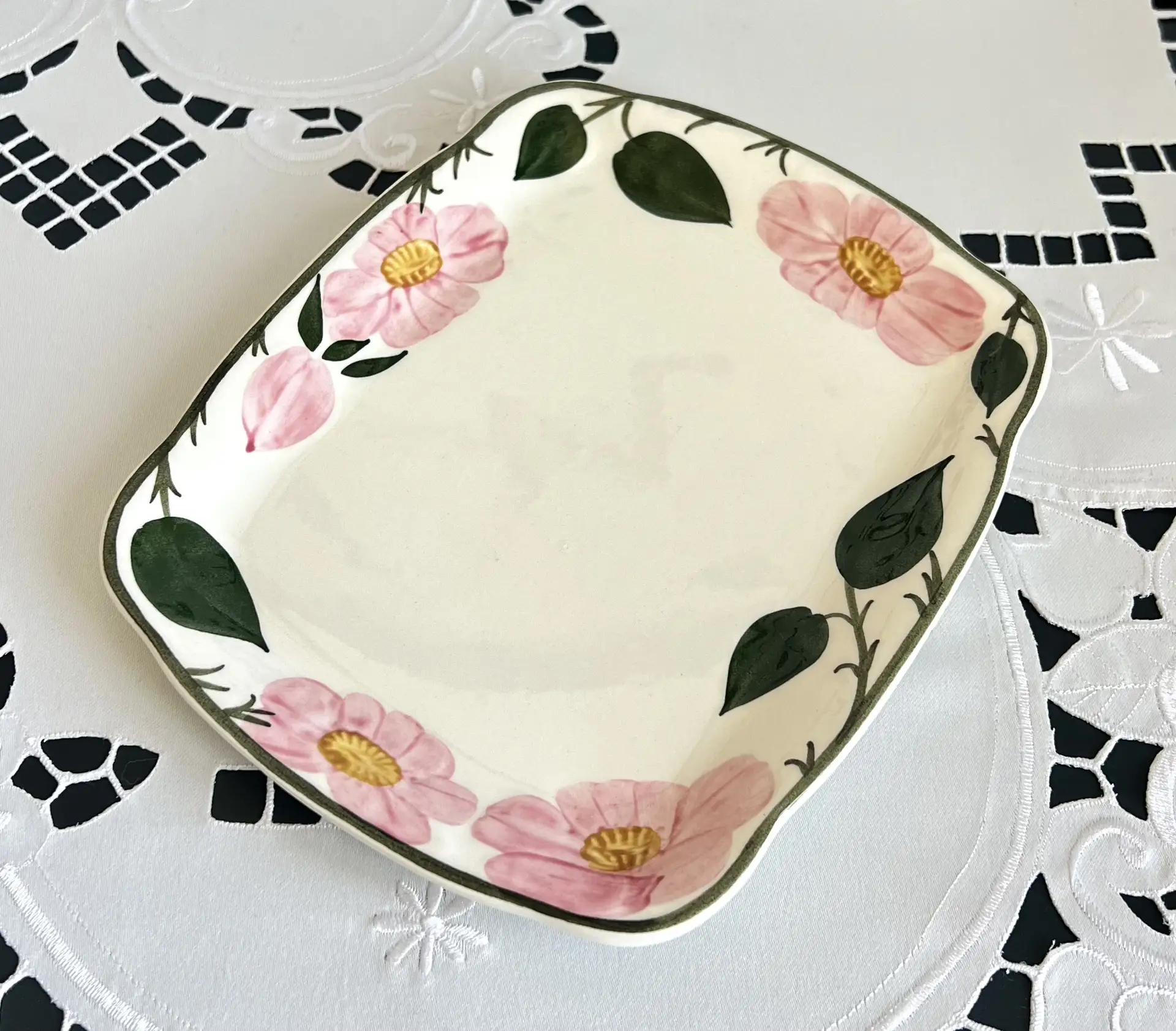 🌹Плато/блюдо для закусок Villeroy&Boch Wild Rose  - 4690 руб. 

Диаметр 14*23 см 

Винтаж 
В прекра