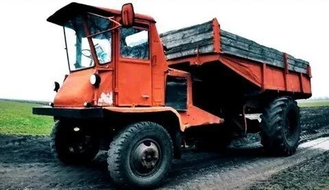 СШ-75 «Таганрожец» — советское самоходное шасси-трансформер.
