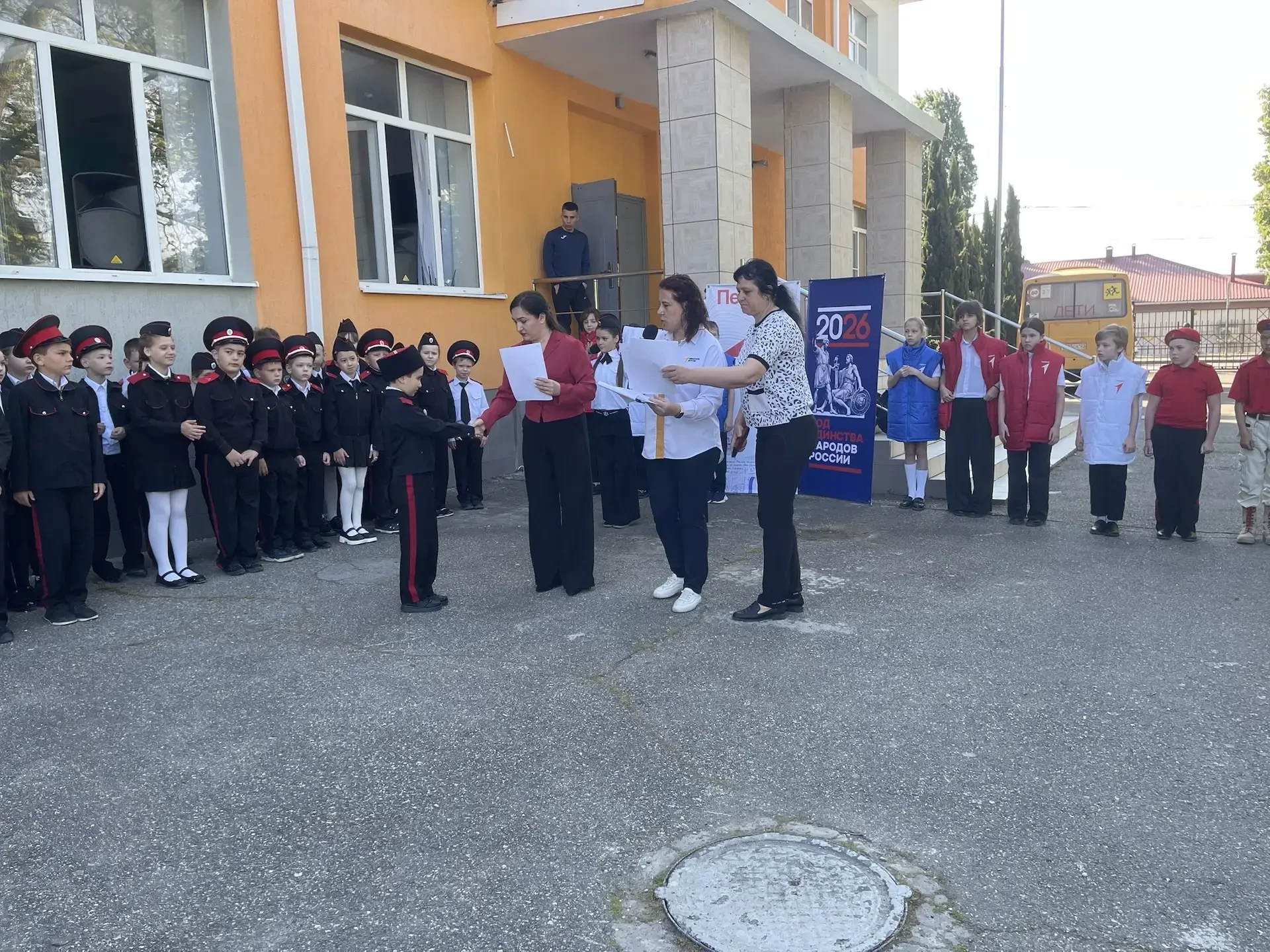🇷🇺19 мая - День детских общественных организаций России  В школе прошла торжественная линейка, посвя