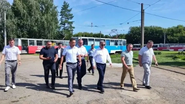 🚃Глава Минтранса Татарстана оценил площадки для модернизации трамваев в Челнах

Министр транспорта 