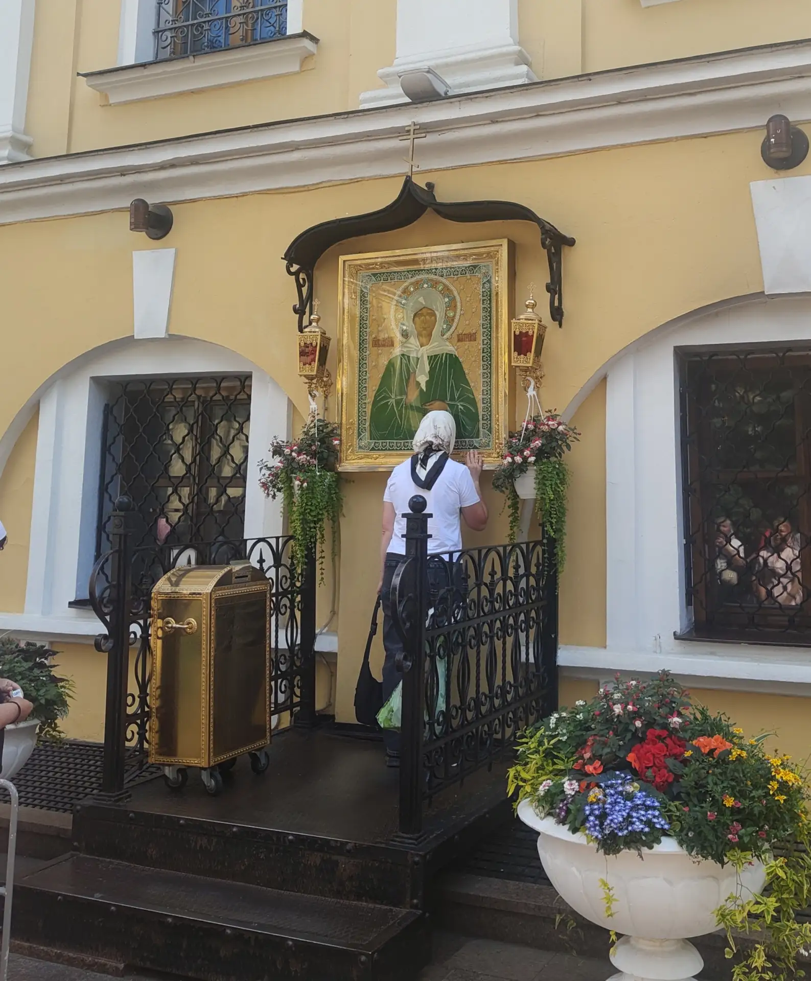 Все ваши записочки подали, обо всех помолились, спасибо огромное всем вам, родные ❤️

Очень приятно 