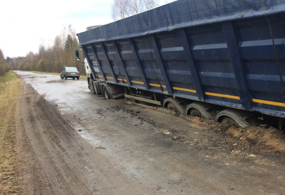 В Тамбовской области на апрель запретят проезд большегрузов — дороги размокнут