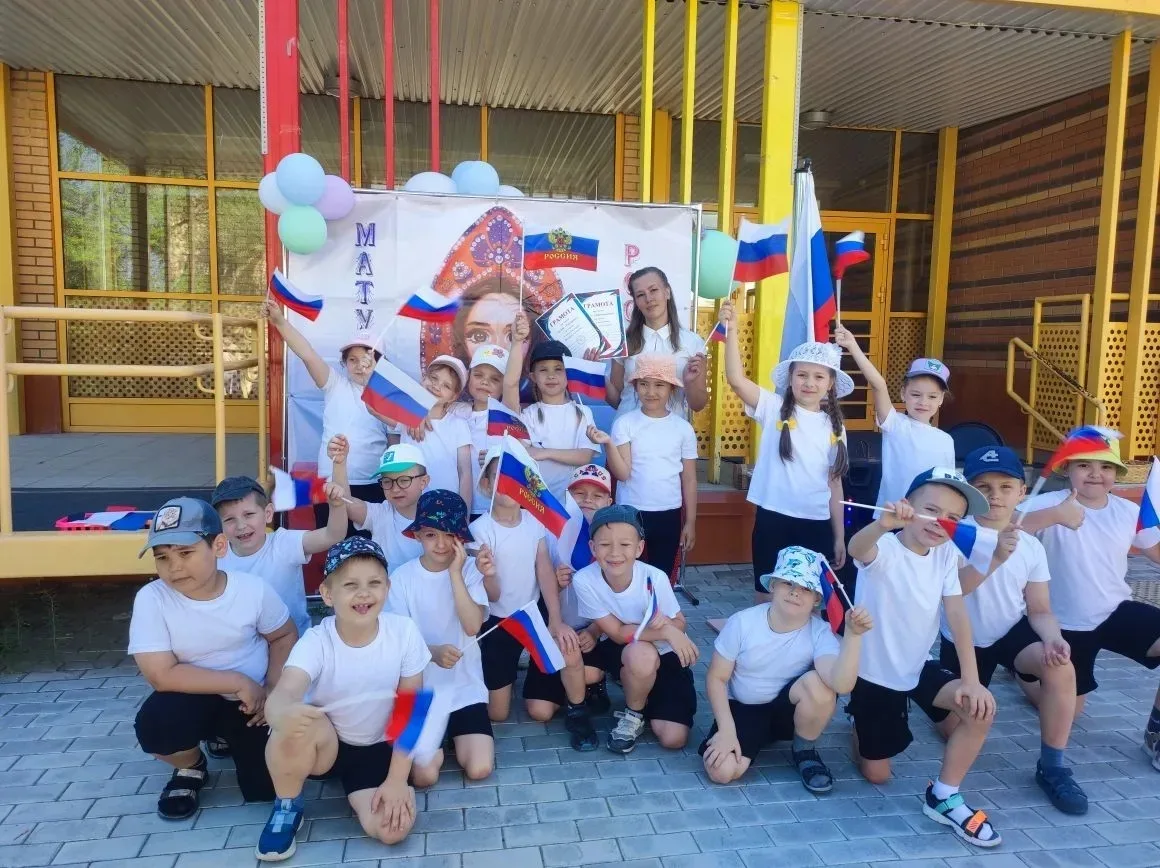 🇷🇺 Наш подарок Родине: как прошёл День России в детском саду!

💪Сегодня наш детский сад превратил