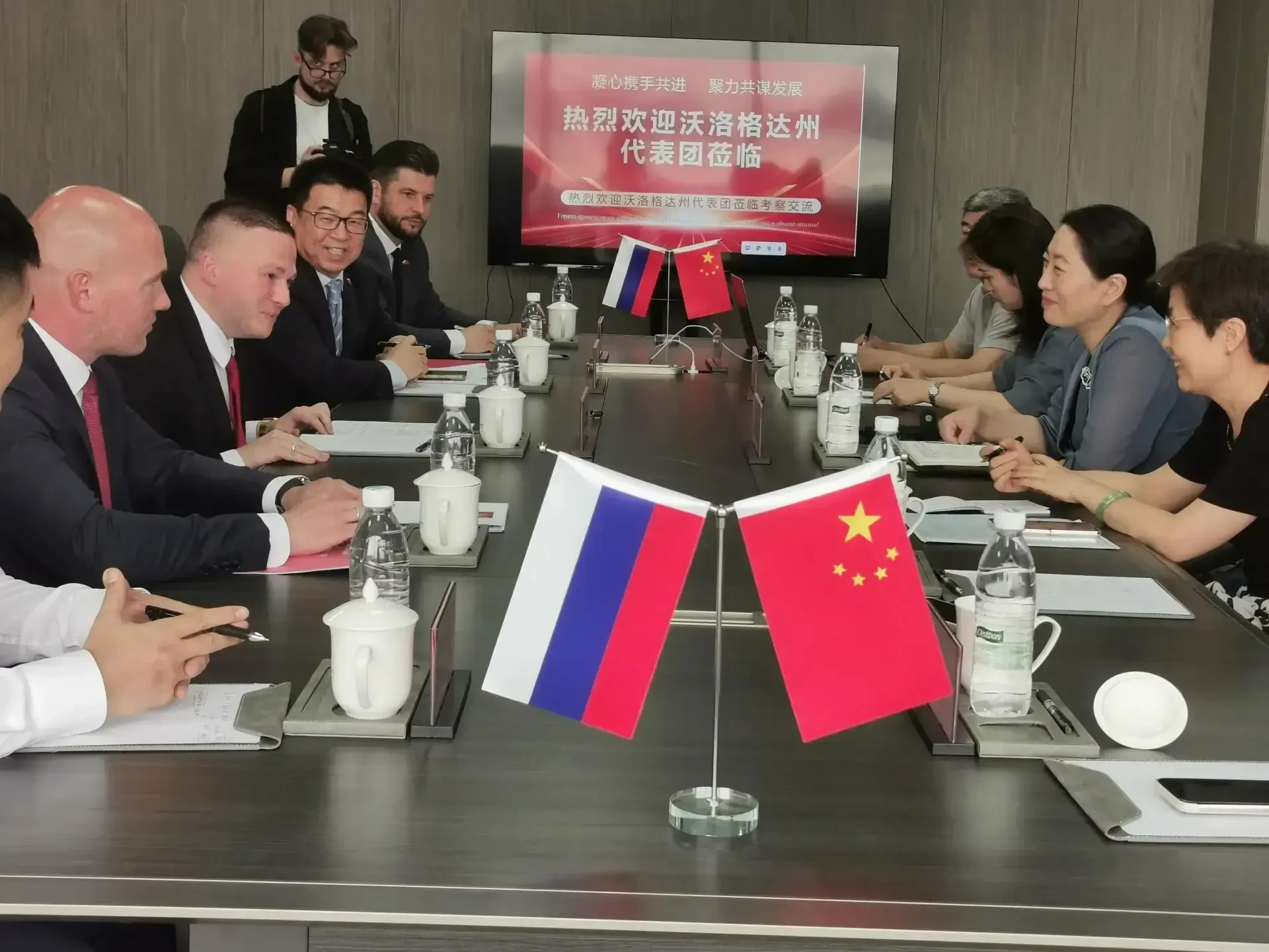 🤝 В городе Сиань состоялась рабочая встреча делегации Вологодской области с представителями Народно