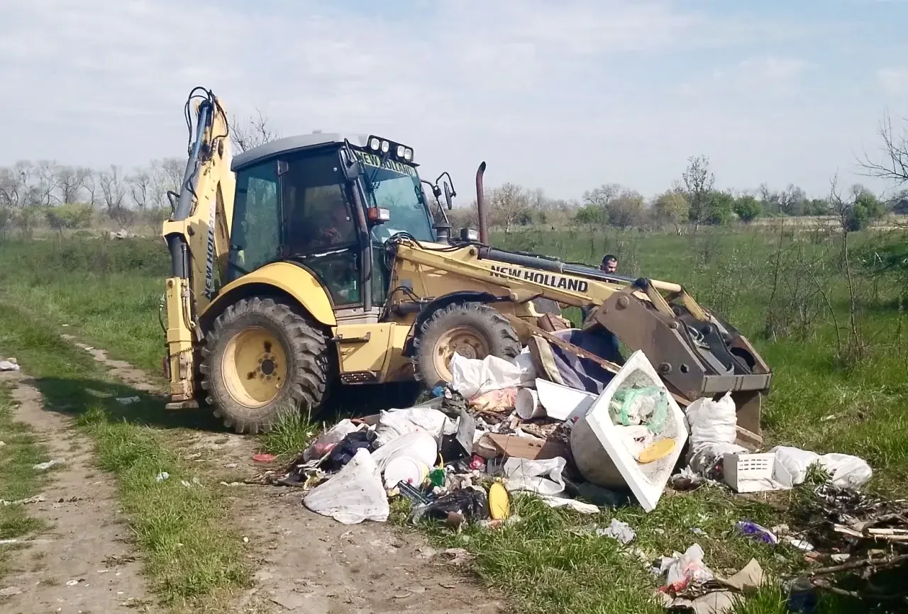 В Майкопе ликвидировали очередную стихийную свалку  В рамках Всероссийского субботника и республикан