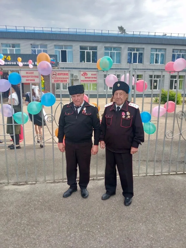 Сегодня во всех школах Тбилисского района прошли торжественные линейки, посвящённые пос...