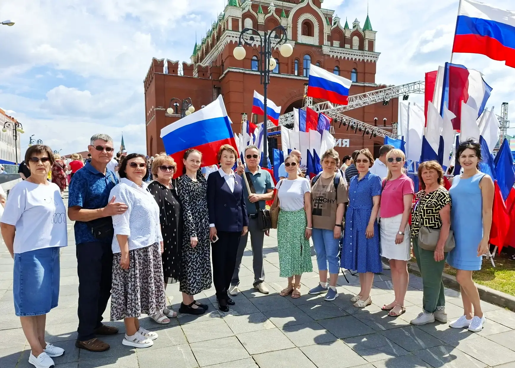 Торжественное открытие главного государственного праздника, посвящённого Дню России и состоявшегося 
