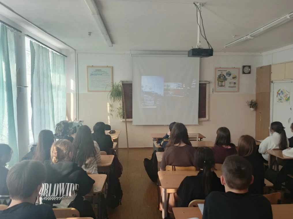 ‎🇷🇺 Русская весна в наших сердцах: о Крыме и Севастополе ‎ ‎Мы продолжаем знакомить школу с событиям
