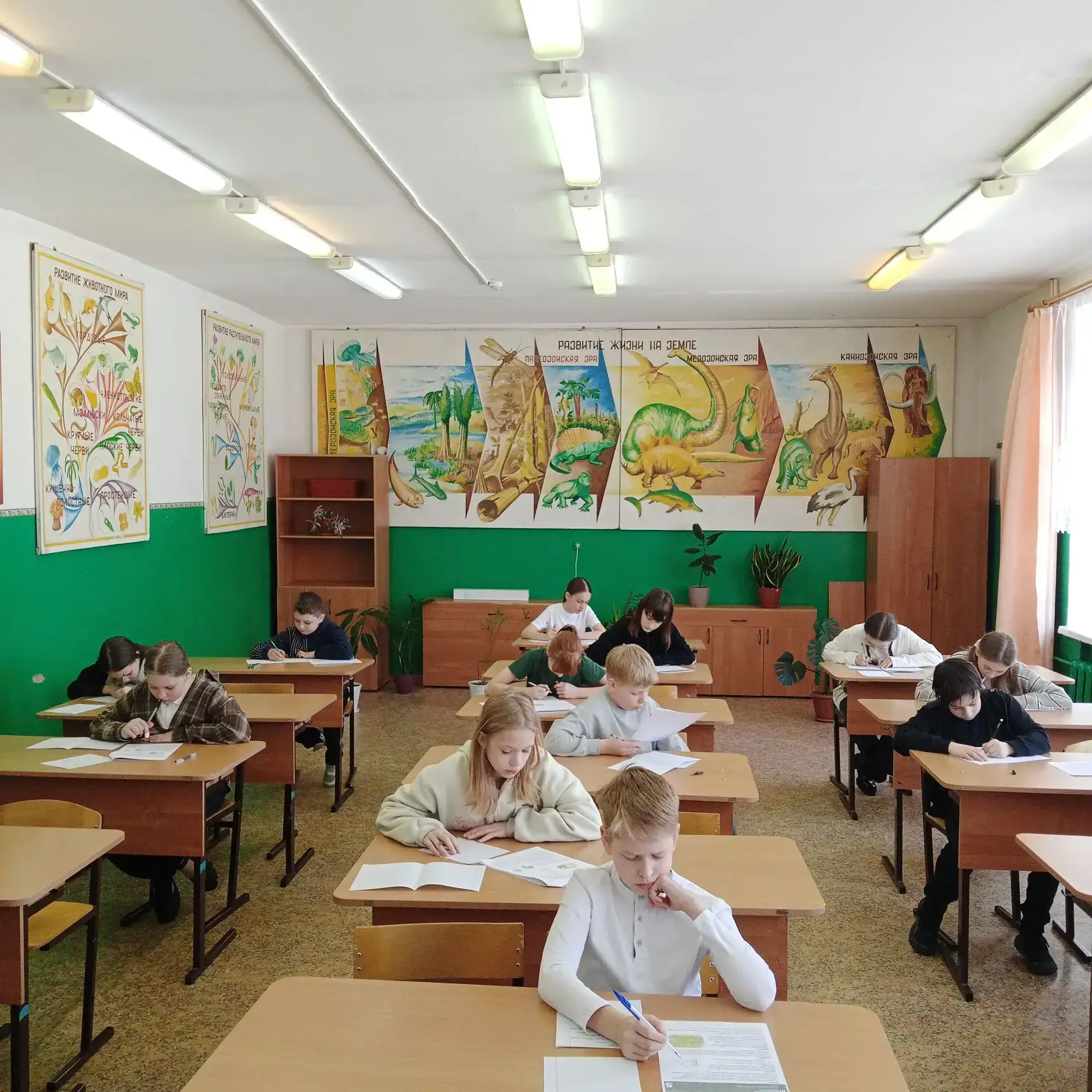 Интеллектуальный марафон объединил юных исследователей 🧠✨ 14 и 16 марта в школе прошёл Интеллектуаль