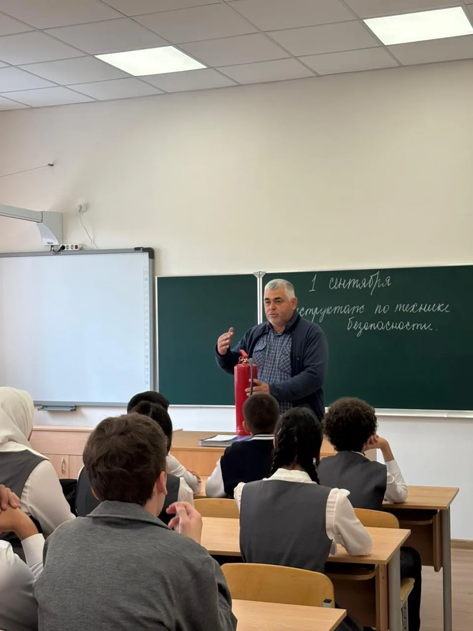 Безопасность превыше всего!  В нашей школе прошли важные инструктажи для девятиклассников.
