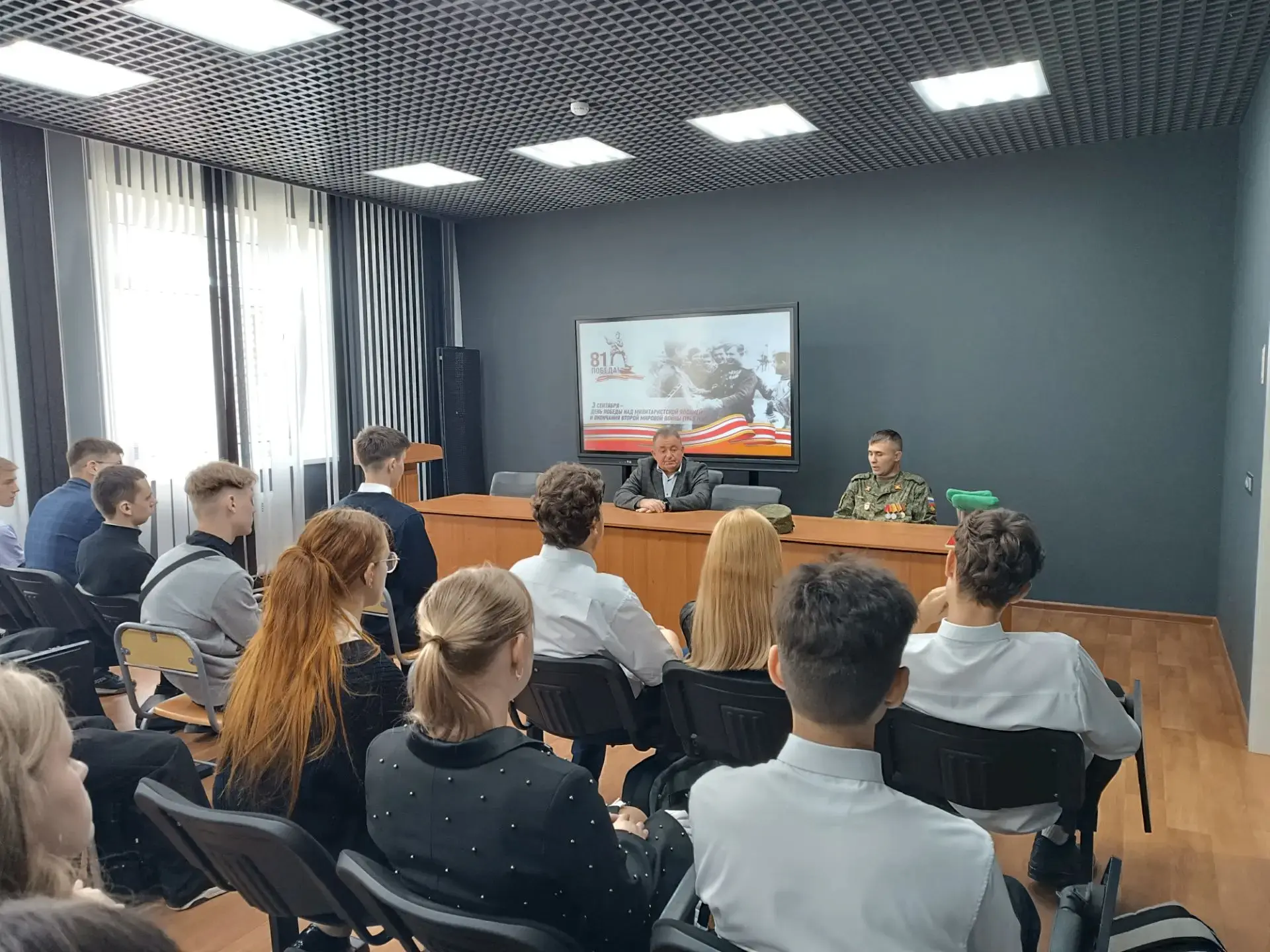 🕊️ «Помнить, значит гордиться»: в колледже прошли Уроки мужества с участием героя СВО