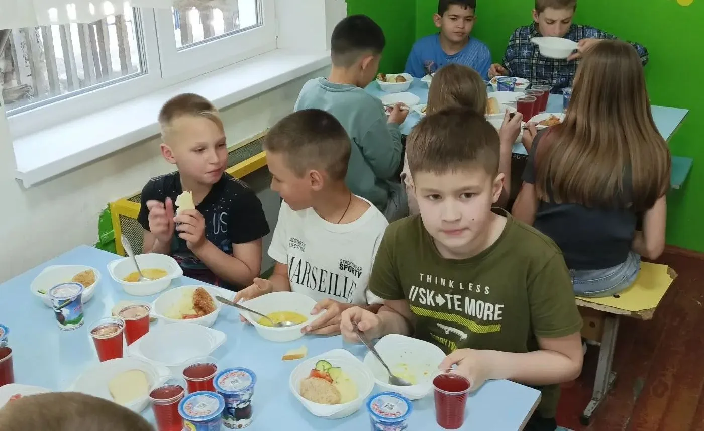 🎉 В пришкольном лагере «Чайка» — вкусное и полезное питание! 🍏🥛Мы знаем, как важно, чтобы ребята 