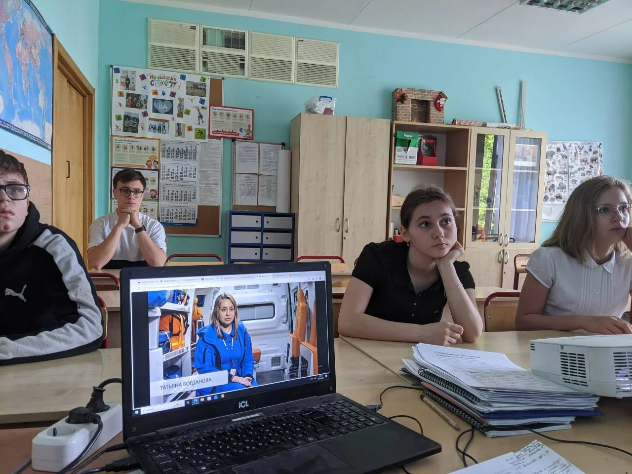 Что служит нам компасом в жизни?🧭  Сегодня на «Разговорах о важном» ученики средних классов искали о