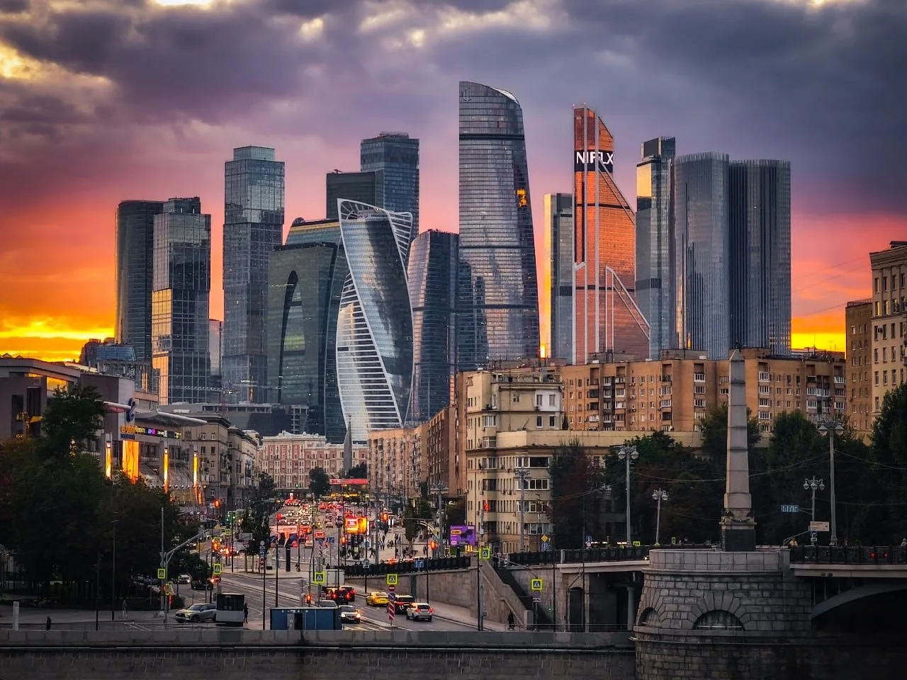 Осенние закаты в столице ничуть не хуже летних 🌅