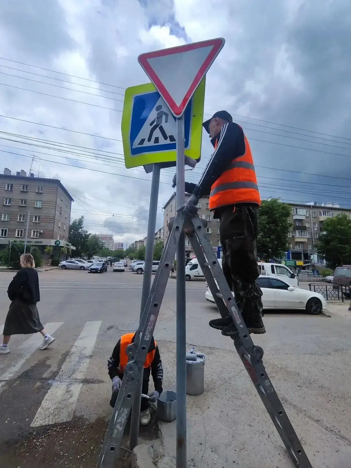 В Улан-Удэ приводят в порядок дорожные знаки