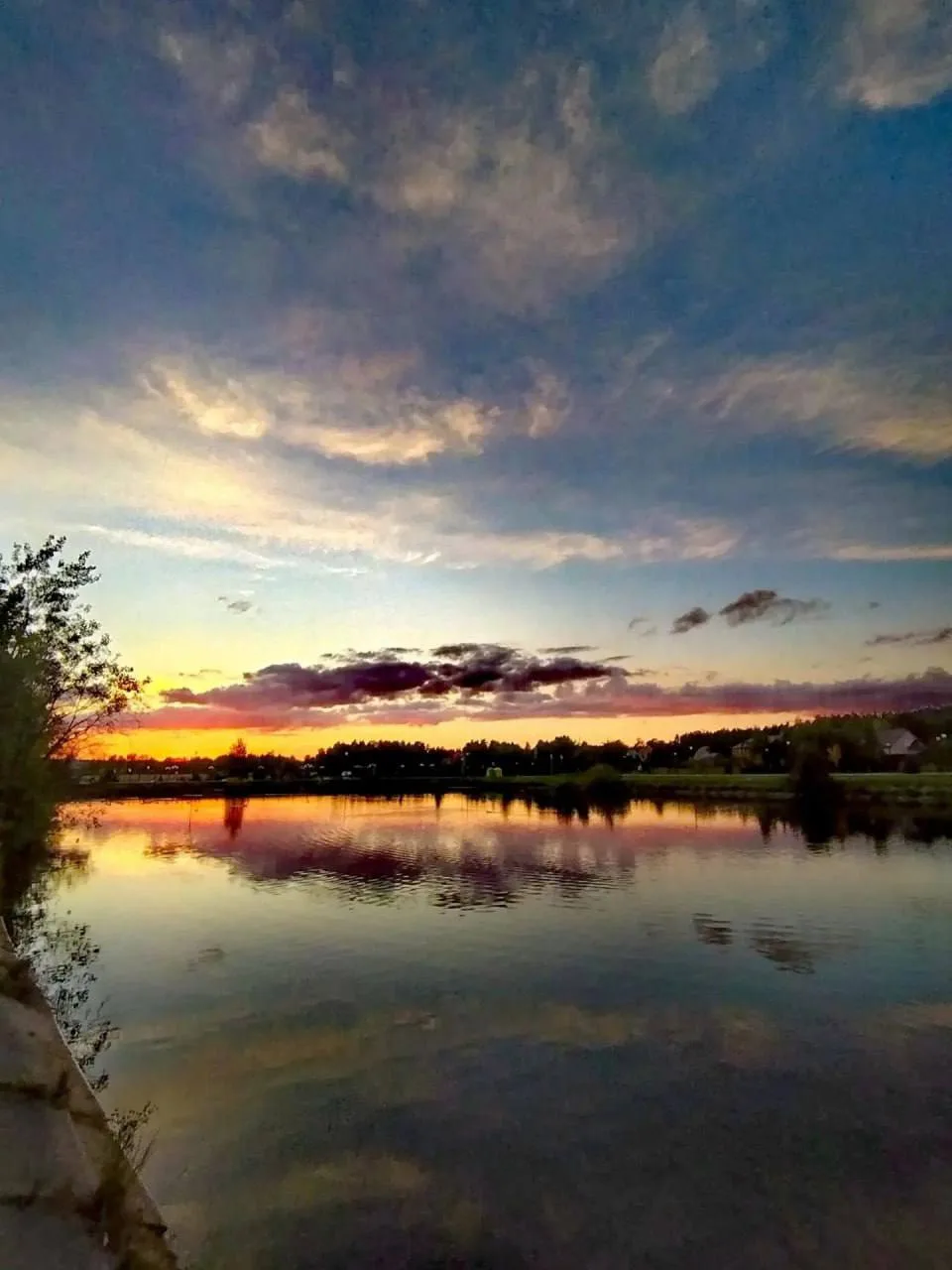 Невероятный осенний закат завораживающей красоты 🌇