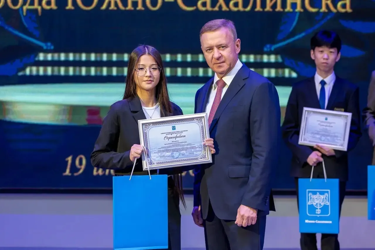 🏆 В Южно-Сахалинске чествовали лучших учеников!

Сегодня в гимназии №2 царила особенная атмосфера —
