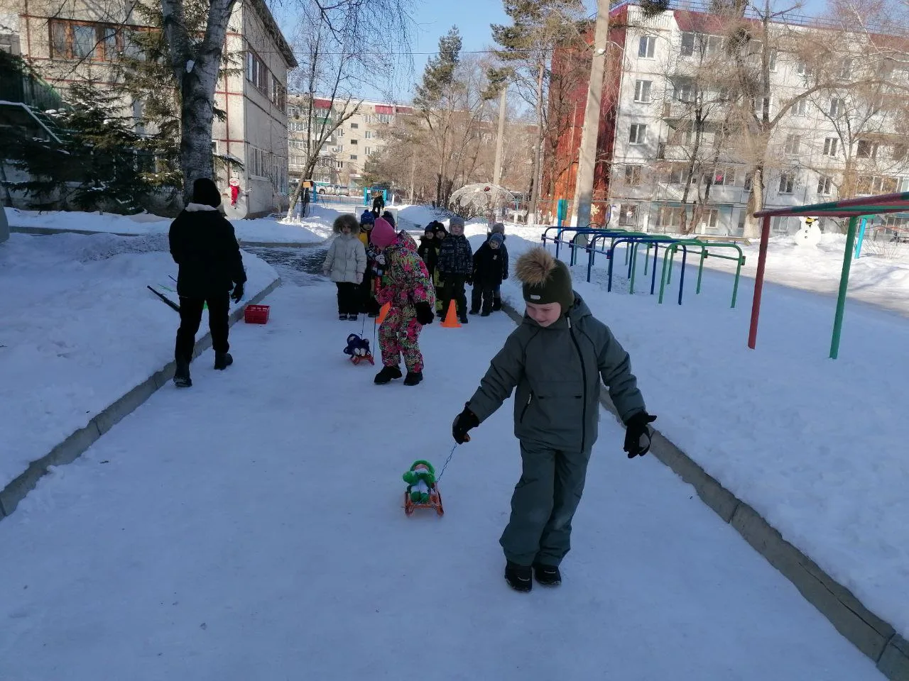 Сегодня ребята  подготовительной "Б" группы  приняли участие в зимнем терренкуре. Инстр...