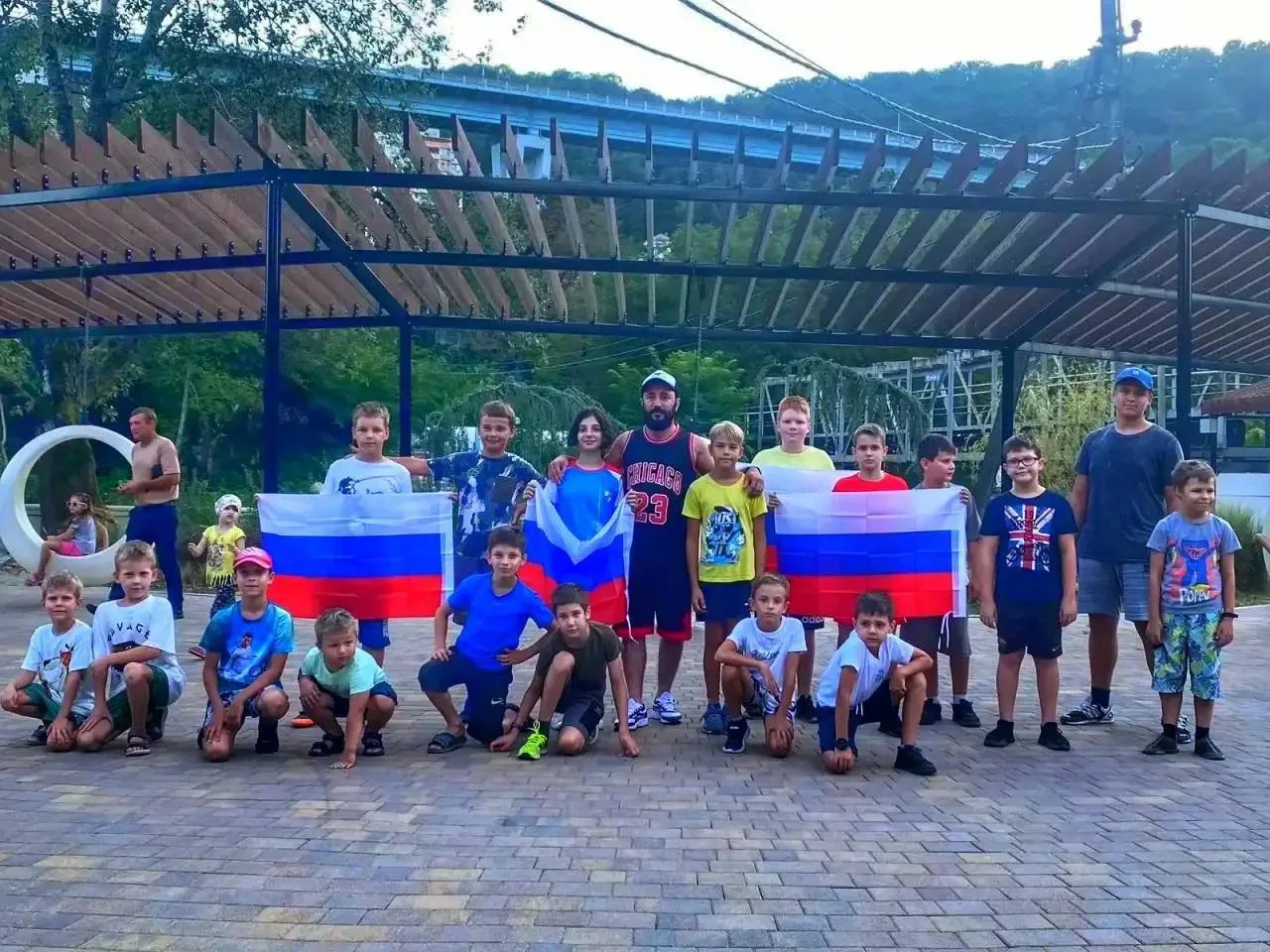 🇷🇺 🏃В рамках празднования Дня Государственного флага России на набережной реки Мацес...