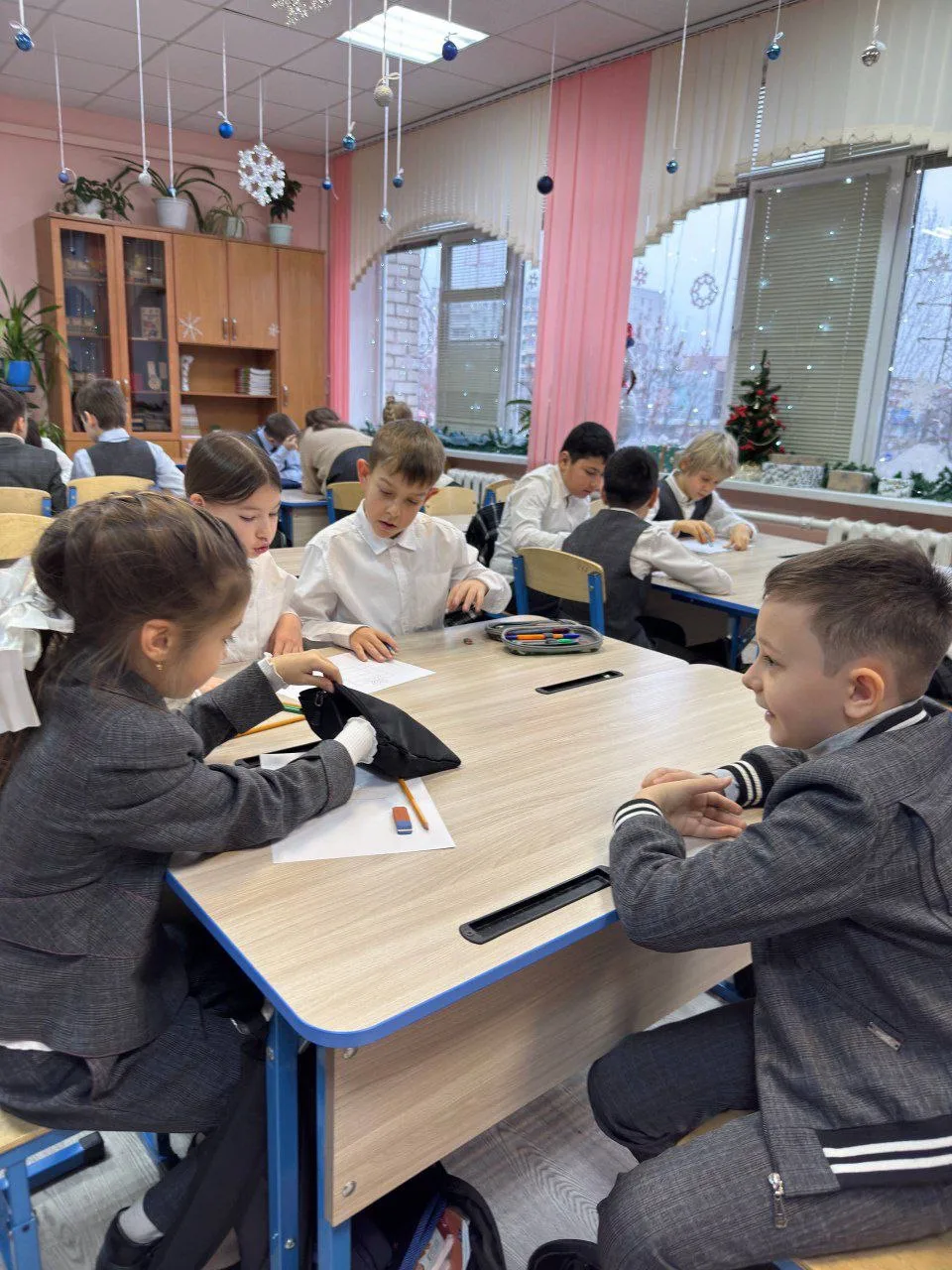 🎄Мозаика зимних чудес: новогодние традиции народов России!  ❤️Наша ученица‑активистка 5 «Б» класса, 