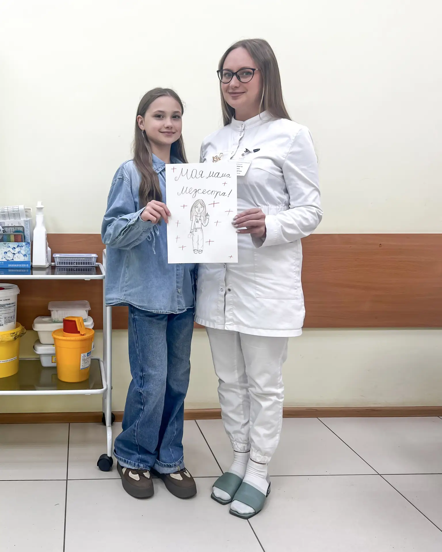 Встречайте: первый рисунок проекта «Мои родные работают в больнице» — от Алисы, 11 лет....