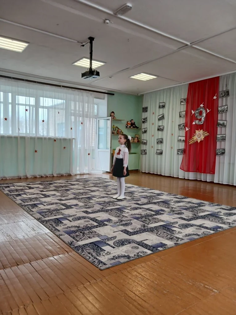 В группе «Пчёлки» с особой теплотой и трепетом прошёл утренник, посвящённый 9 Мая — священному Дню П