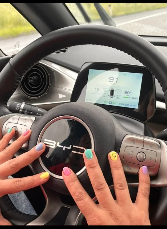 Счастливая автовладелец BYD Dolphin 🐬 решила сама забрать авто у границы с Китаем!