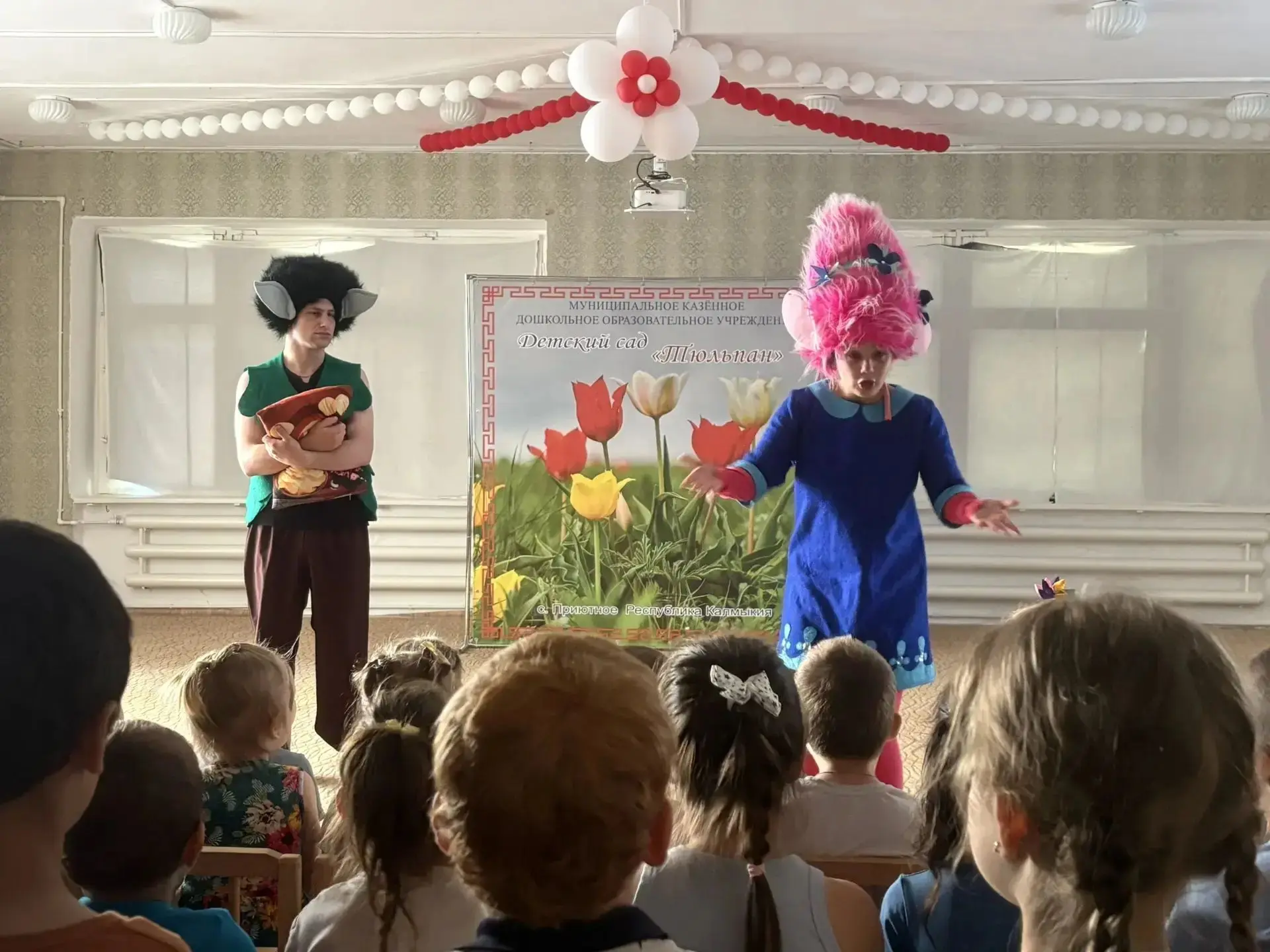 🌸 Яркое спортивно-игровое шоу для детей прошло в детском саду 🌸

Вместе с энергичной Розочкой, её 