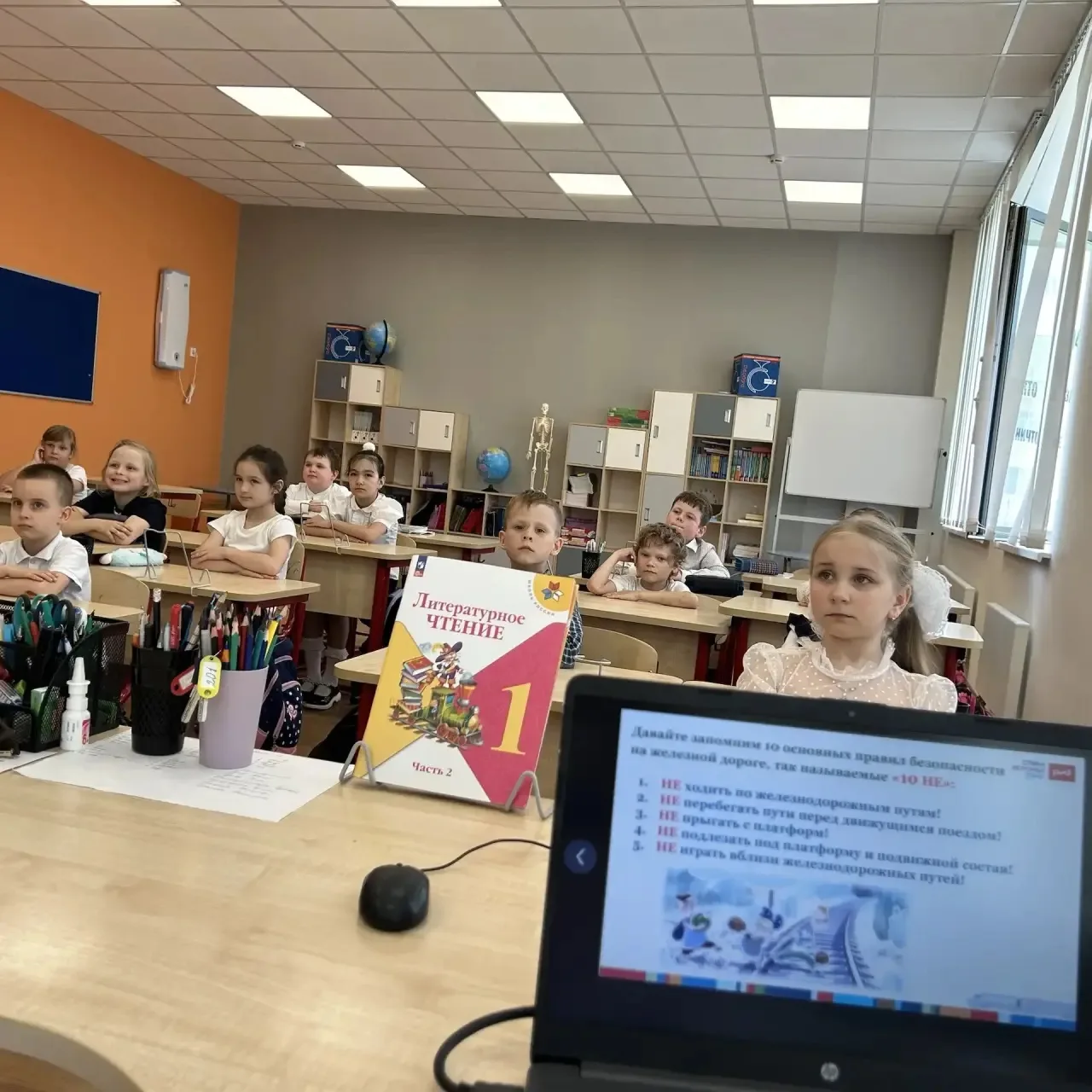 🚂 Внимание, юные пешеходы! В рамках детского месячника «Уступи дорогу поездам!» в начальной школе МО