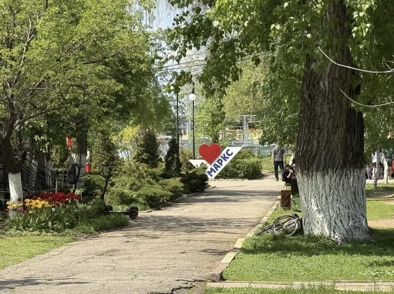 📌 Саратовца осудят за стрельбу с балкона и погоню за жильцами дома с топором