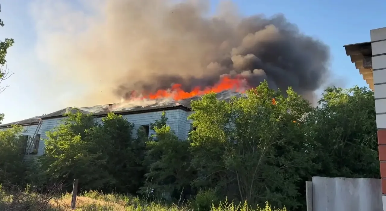 Возгорание в бывшей детской больнице успешно локализовано