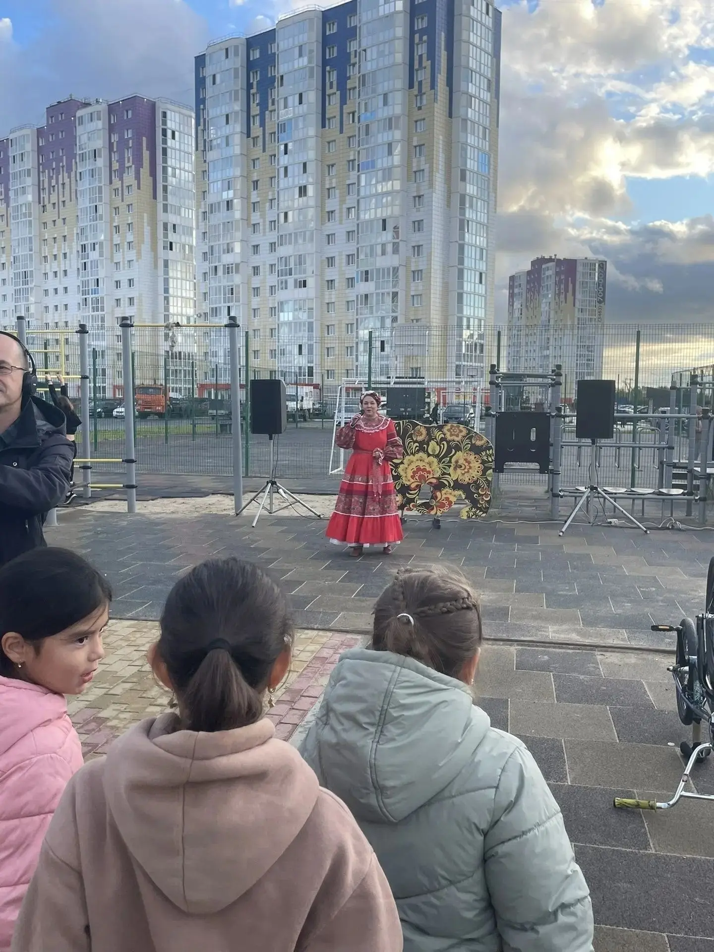🎶 В Нефтеюганске в полном разгаре проходят мероприятия, приуроченные ко Дню города. 🎉