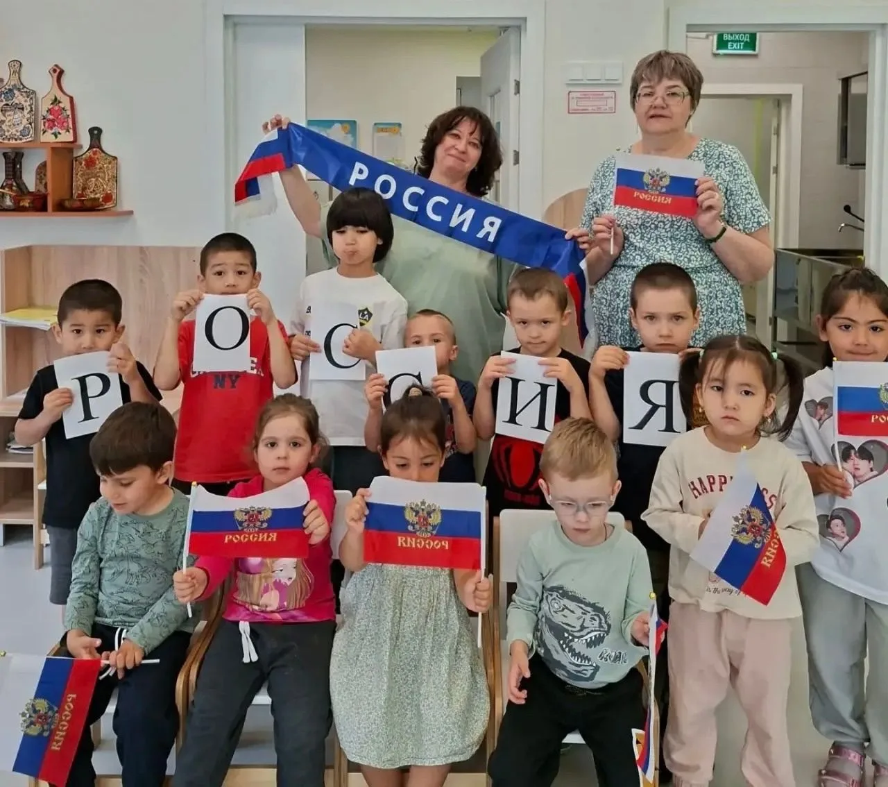 🇷🇺Ко Дню Государственного флага России в дошкольном отделении «Умка» Развилковской шк...