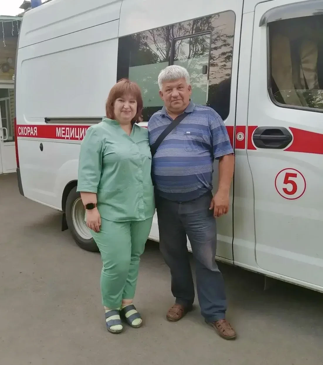 В преддверии Дня медицинского работника вручил заслуженные награды врачам, фельдшерам, ...