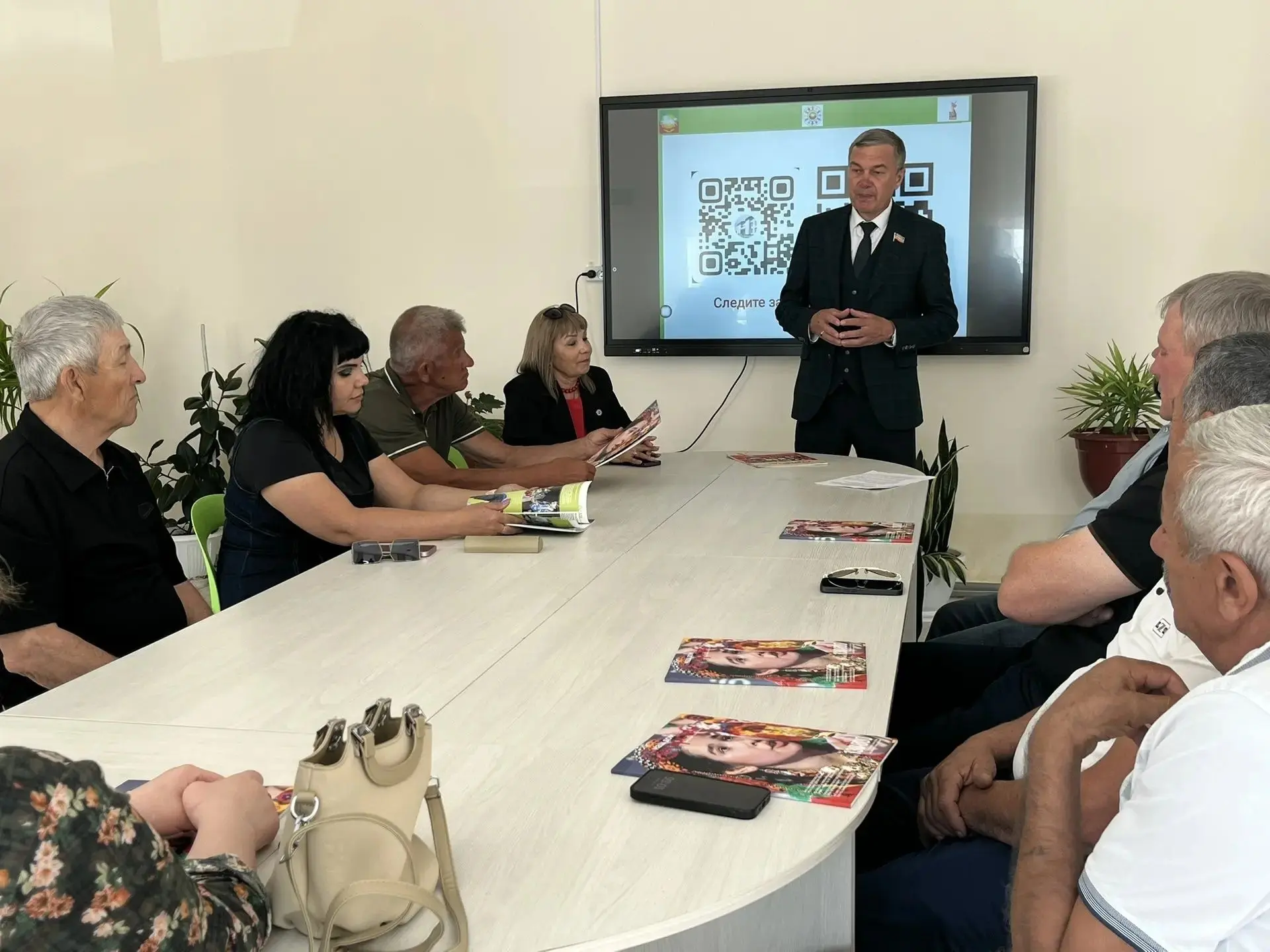 Ренат Валиуллин оценил дружбу народов в Нурлате 

В Доме Дружбы народов Нурлата состоялась рабочая в