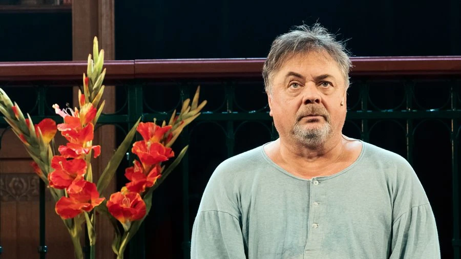 Газета «Культура»: «Ничего не бойся, сынок!»: отличное начало юбилейного сезона в «Ленк...