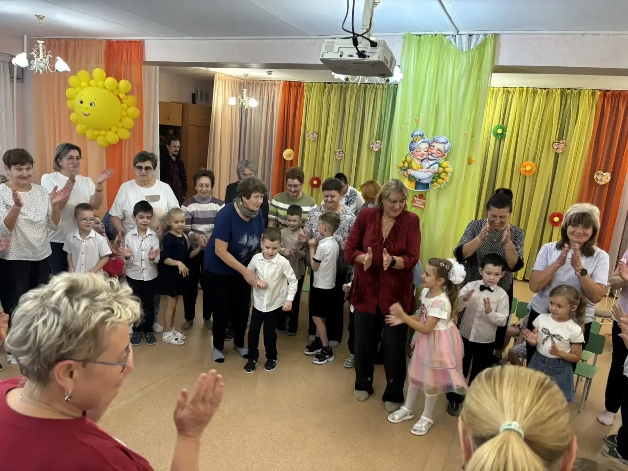 🎉 «С теплом и заботой: День старшего поколения в МАДОУ № 89»
