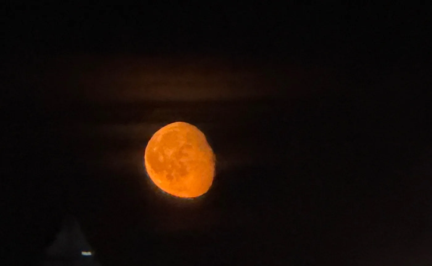 🌖Поднимите голову вверх 🌖 Вот такая сегодня красивая Луна