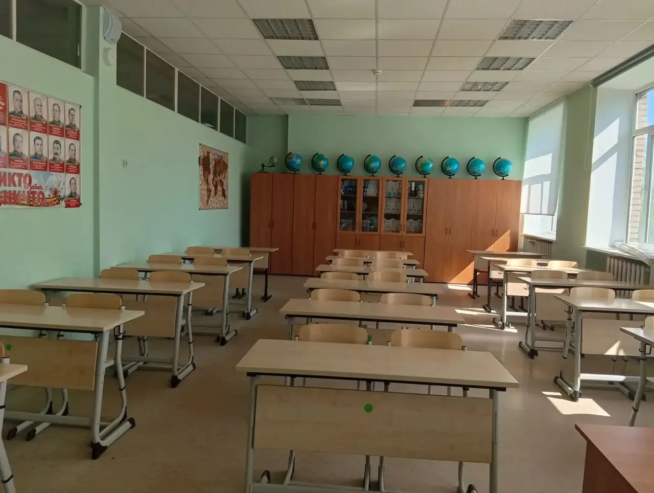 В июле в школе идет подготовка к новому учебному году: проходят проверку все системы безопасности, п