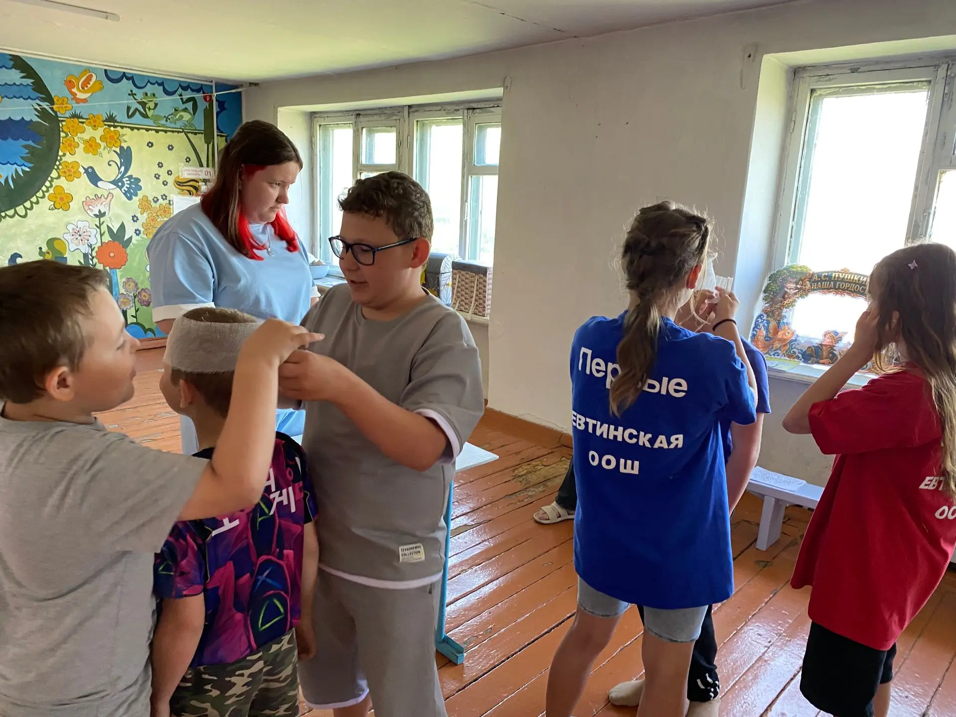 6 июня в пришкольном лагере активисты Движения Первых представляли мастер-класс по оказ...