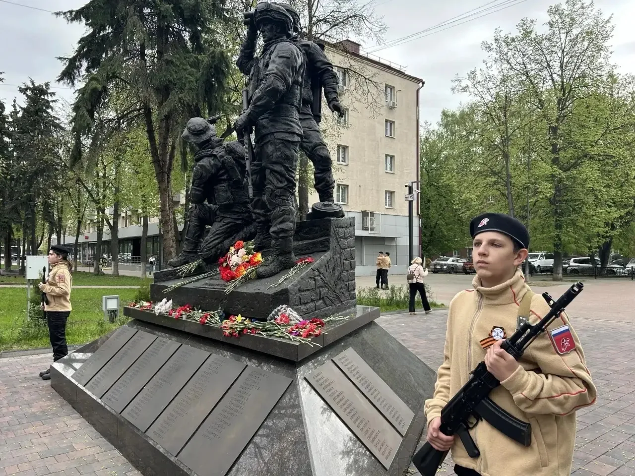 🇷🇺 В этом году наша страна отмечает 81-ю годовщину Великой Победы.  В День Победы Юнармейцы Группы П