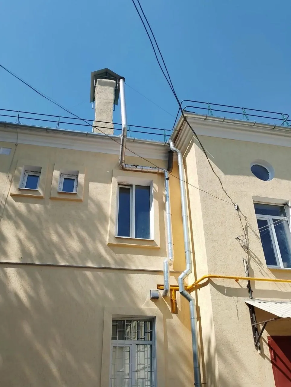 Восстановлен многоквартирный дом на улице Амосова